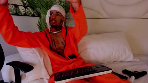 ThiagoFerreti online show from October 31, 8:10 pm