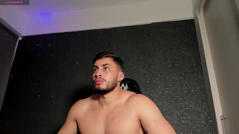 Snapshot of thiagomeneses0 chatting on February 25, 2:43 am THIAGO MENESES online show from February 25, 2:43 am