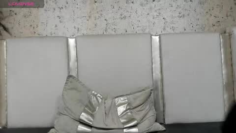 Thiago   online show from December 12, 12:48 am