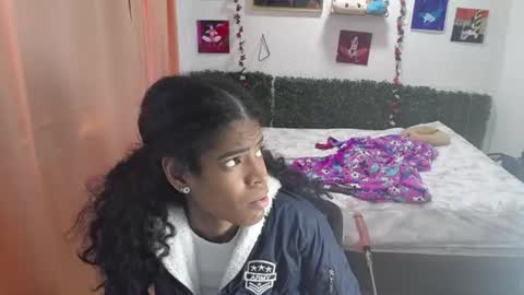 Snapshot of thiana_horny chatting on June 19, 4:44 pm thiana_horny online show from June 19, 4:44 pm