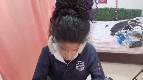 Snapshot of thiana_horny chatting on July 17, 2:13 pm thiana_horny online show from July 17, 2:13 pm