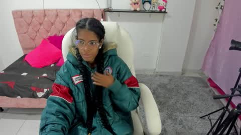 thianahorny online show from December 20, 11:28 am