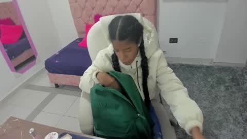 thianahorny online show from January 15, 11:15 am