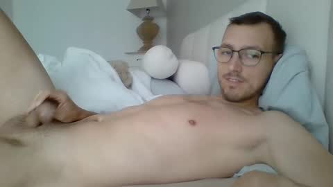 thib9223 online show from April 2, 8:34 am