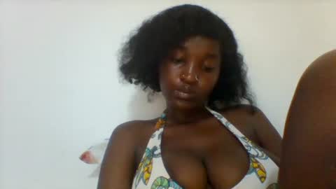 Snapshot of thick_eviey chatting on November 21, 3:38 am love online show from November 21, 3:38 am