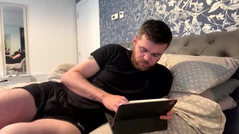 Snapshot of thickandmeaty9incher chatting on September 10, 8:58 am thickandmeaty9incher online show from September 10, 8:58 am