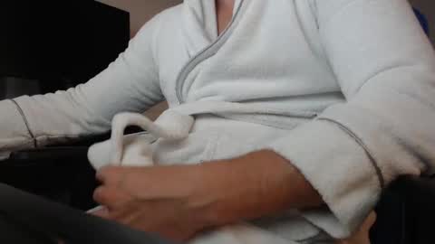 Snapshot of thickandready9090 chatting on November 9, 3:16 am thickandready9090 online show from November 9, 3:16 am