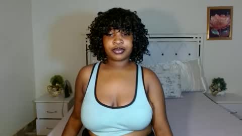 Snapshot of thickebonie chatting on May 2, 5:56 am Nikita online show from May 2, 5:56 am
