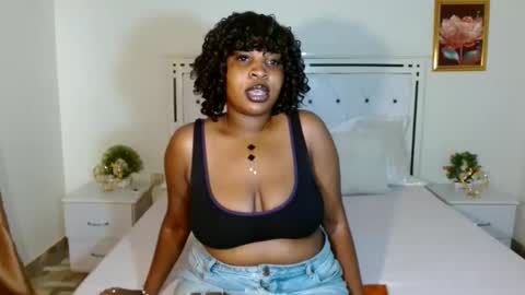 Snapshot of thickebonie chatting on May 8, 7:03 am Nikita online show from May 8, 7:03 am