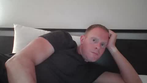 Snapshot of thickkredd8 chatting on March 11, 2:06 am thickkredd8 online show from March 11, 2:06 am