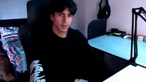 thieves_us online show from January 25, 8:10 pm