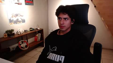 Snapshot of thieves_us chatting on February 8, 5:11 am thieves_us online show from February 8, 5:11 am