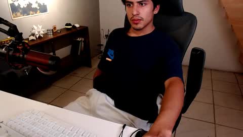 Snapshot of thieves_us chatting on March 2, 3:52 am thieves_us online show from March 2, 3:52 am