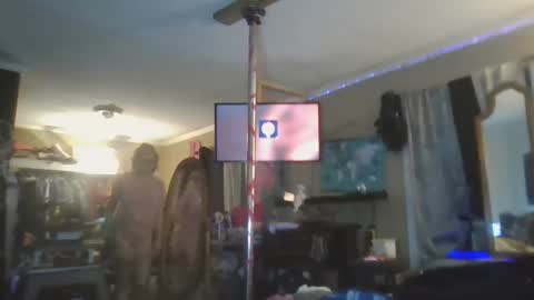 Snapshot of thiggy69 chatting on November 16, 4:51 am lola...and...thiggy online show from November 16, 4:51 am