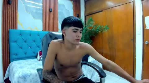 Snapshot of thiiago_collins chatting on February 19, 10:50 pm THIAGO COLLINS online show from February 19, 10:50 pm