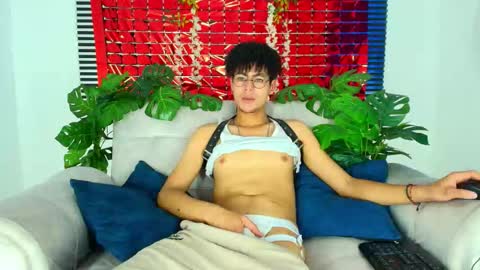 Snapshot of thiiagosaeenz chatting on February 23, 3:53 pm Thiago Saenzz online show from February 23, 3:53 pm