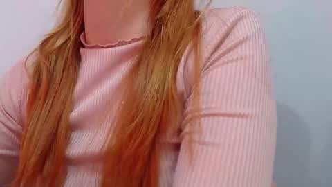 Snapshot of thin33 chatting on December 18, 3:01 am sara online show from December 18, 3:01 am