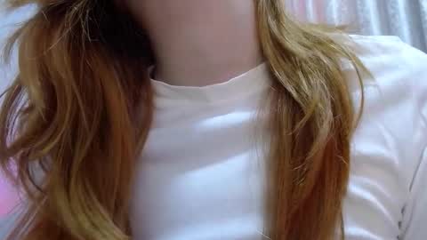 Snapshot of thin33 chatting on December 21, 1:46 am sara online show from December 21, 1:46 am