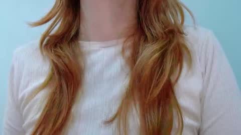 Snapshot of thin33 chatting on December 23, 3:04 am sara online show from December 23, 3:04 am