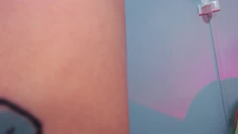 Snapshot of thin33 chatting on January 12, 3:23 am sara online show from January 12, 3:23 am