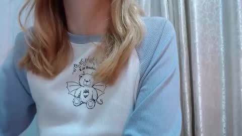 Snapshot of thin33 chatting on February 20, 2:19 am sara online show from February 20, 2:19 am