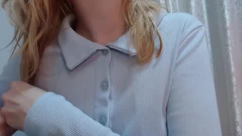 Snapshot of thin33 chatting on February 24, 2:20 am sara online show from February 24, 2:20 am