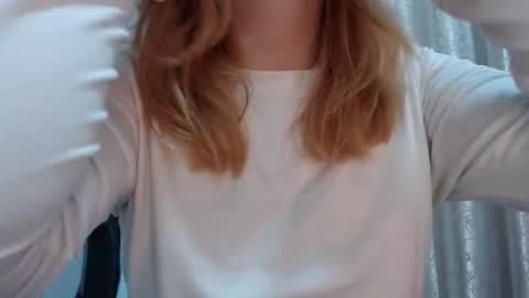 Snapshot of thin33 chatting on February 25, 3:16 am sara online show from February 25, 3:16 am