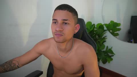 thin_tommy11 online show from December 20, 8:49 pm