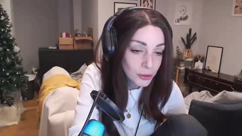 Snapshot of thirstypickle chatting on January 2, 6:45 pm Sarra Rhies online show from January 2, 6:45 pm