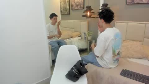 Snapshot of thom_ames chatting on June 3, 11:24 am Thom online show from June 3, 11:24 am
