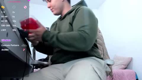 Snapshot of thom_ohtani chatting on October 19, 1:39 am thom_ohtani online show from October 19, 1:39 am