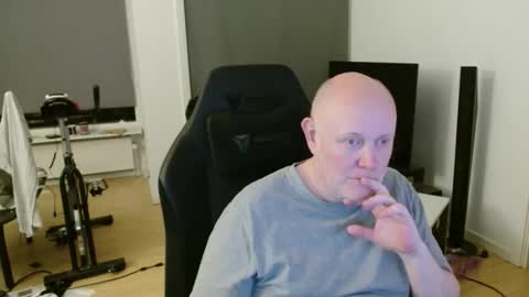 thomas315627 online show from June 3, 10:15 pm