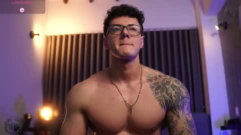 Thomas Falcon online show from October 19, 2:23 am