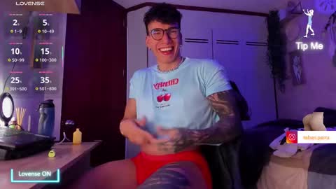 Snapshot of thomas_fuckboy chatting on October 12, 2:43 am Thomas Grey online show from October 12, 2:43 am