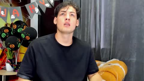 Snapshot of thomas_lester chatting on October 24, 6:04 pm thomas_lester online show from October 24, 6:04 pm