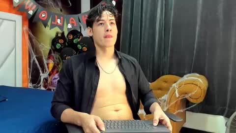 Snapshot of thomas_lester chatting on October 27, 6:23 pm thomas_lester online show from October 27, 6:23 pm