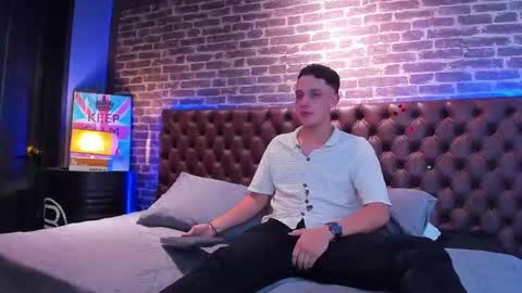 Snapshot of thomas_may4rs chatting on February 15, 4:03 am ---Thomas--- online show from February 15, 4:03 am