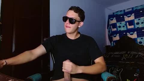 Snapshot of thomas_may4rs chatting on December 1, 3:50 pm ---Thomas--- online show from December 1, 3:50 pm