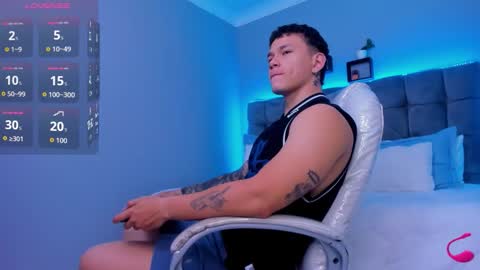 Snapshot of thomas_moon_ chatting on November 28, 1:03 pm Thomas online show from November 28, 1:03 pm