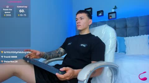 Snapshot of thomas_moon_ chatting on December 20, 10:33 am Thomas online show from December 20, 10:33 am