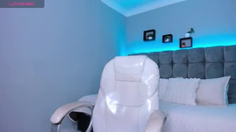 Snapshot of thomas_moon_ chatting on February 7, 11:47 am Thomas online show from February 7, 11:47 am