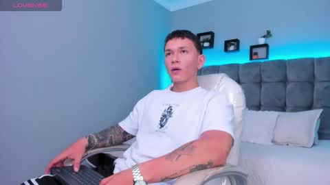 Snapshot of thomas_moon_ chatting on February 8, 12:30 pm Thomas online show from February 8, 12:30 pm