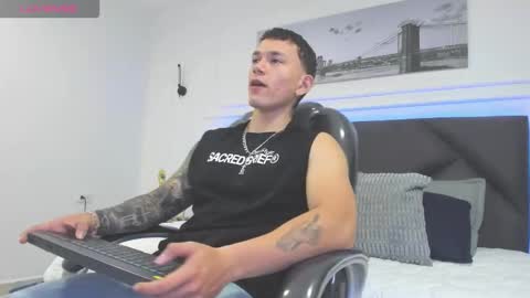 Snapshot of thomas_moon_ chatting on February 20, 1:11 pm Thomas online show from February 20, 1:11 pm