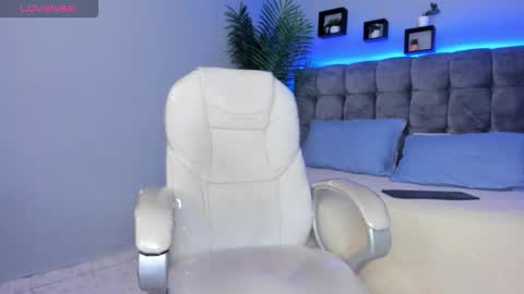 Snapshot of thomas_moon_ chatting on March 9, 12:53 pm Thomas online show from March 9, 12:53 pm