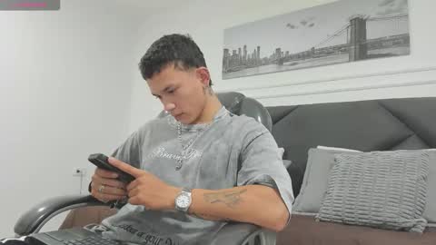 Snapshot of thomas_moon_ chatting on March 23, 6:56 pm Thomas online show from March 23, 6:56 pm