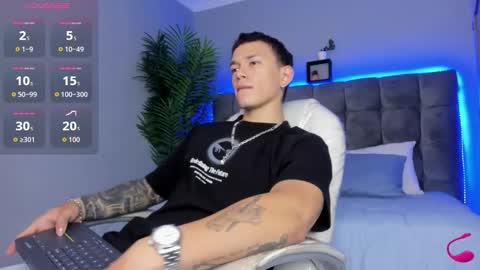 Snapshot of thomas_moon_ chatting on March 29, 1:44 pm Thomas online show from March 29, 1:44 pm