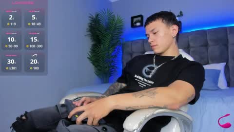 Snapshot of thomas_moon_ chatting on March 30, 2:29 pm Thomas online show from March 30, 2:29 pm