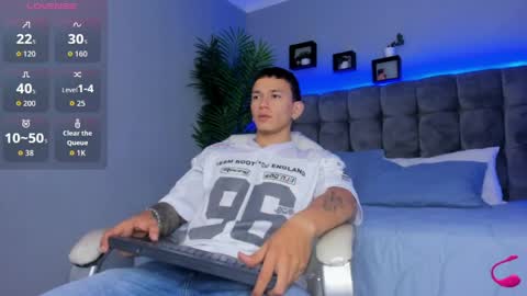 Snapshot of thomas_moon_ chatting on March 31, 1:22 pm Thomas online show from March 31, 1:22 pm