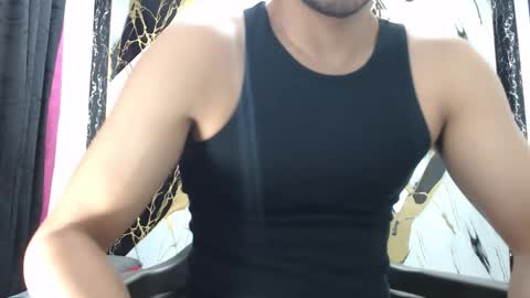 Snapshot of thomas_neuman chatting on December 13, 8:47 pm Thomas online show from December 13, 8:47 pm