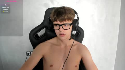Snapshot of thomas_shelbivip chatting on July 24, 4:05 pm Tomas online show from July 24, 4:05 pm
